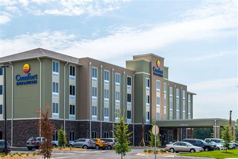 COMFORT INN & SUITES